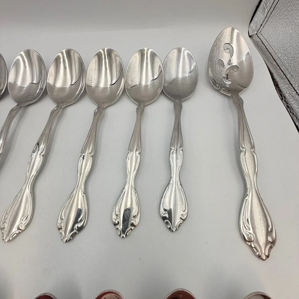 Oneida Andrina 18/8 Stainless Flatware 45 Piece Set Scroll Design Silverware